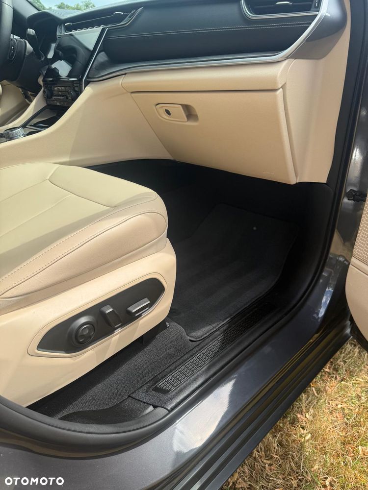 Jeep Grand Cherokee - 14
