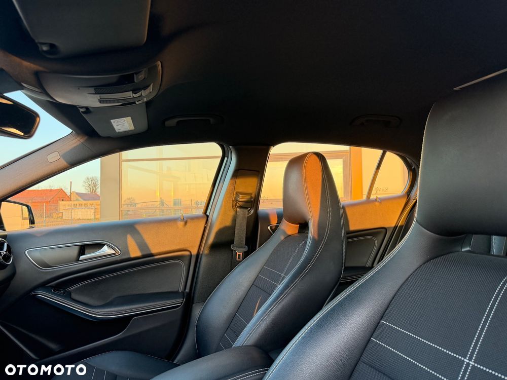 Mercedes-Benz GLA 200 7G-DCT - 15