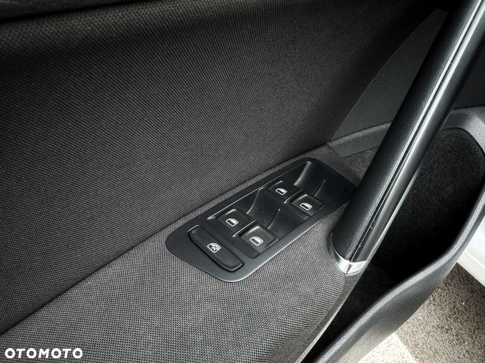 Volkswagen Golf 1.6 TDI BlueMotion Technology Comfortline - 16