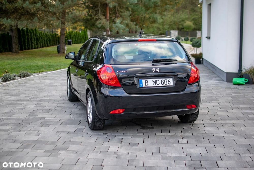 Kia Ceed - 4