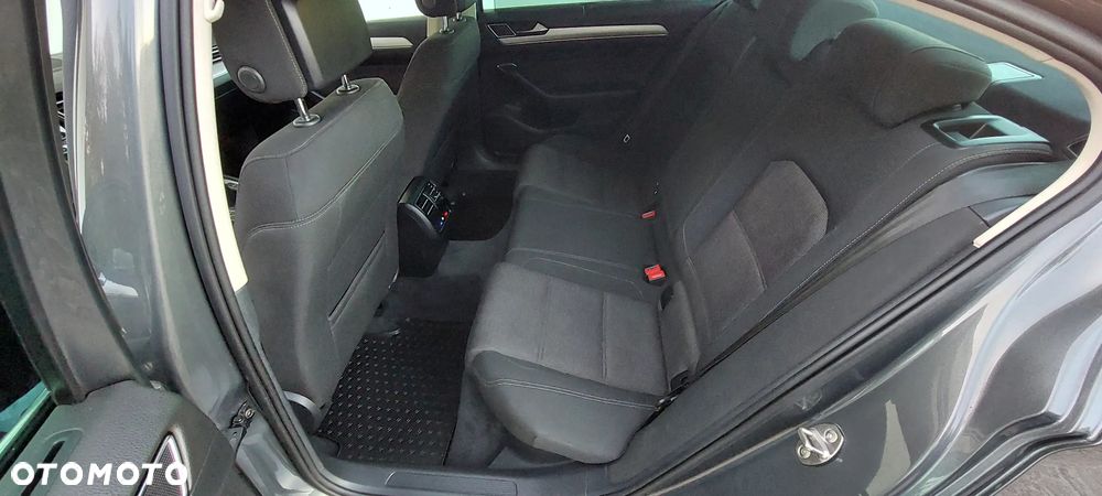 Volkswagen Passat 1.6 TDI BMT Comfortline - 23