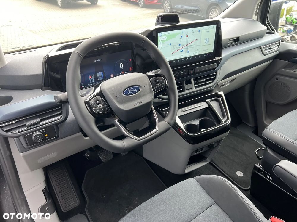 Ford Tourneo Custom - 10