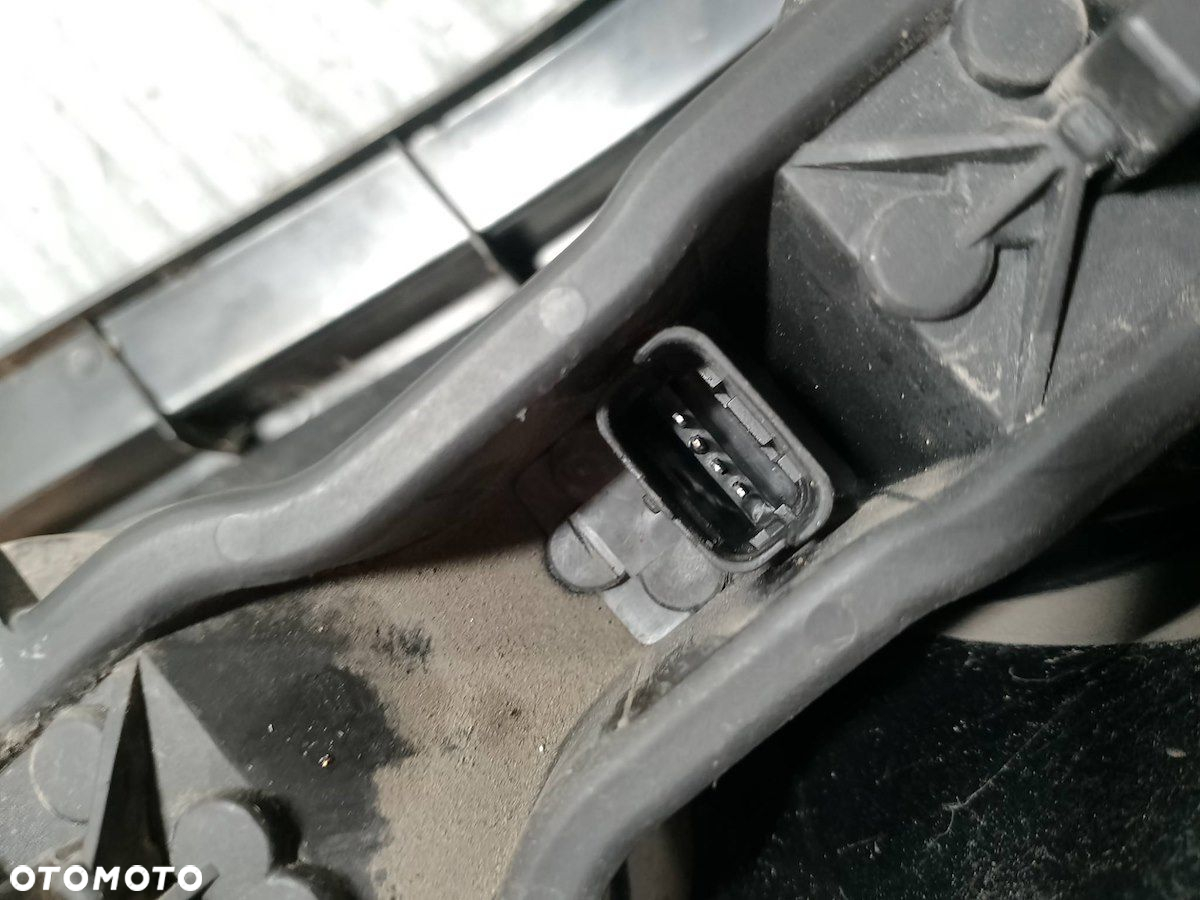 LAMPA TYLNA LEWA NISSAN PRIMERA P12 ( 03-07 ) 1.9 DCI KOMBI 26555AU40A - 2