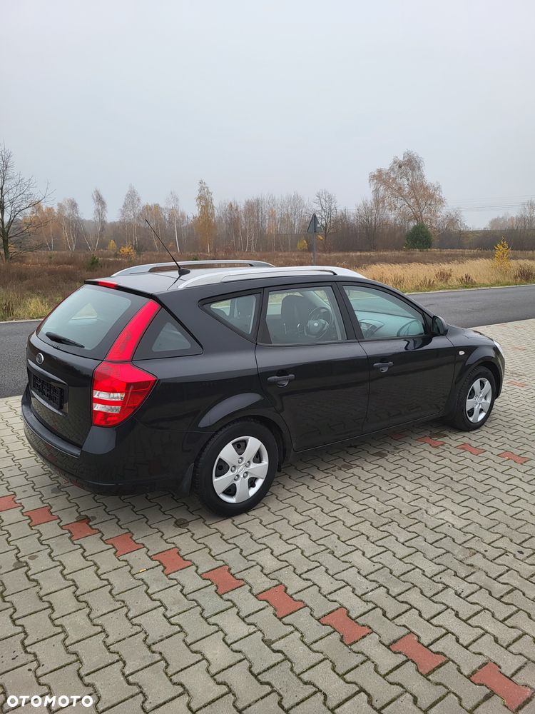 Kia Ceed - 4