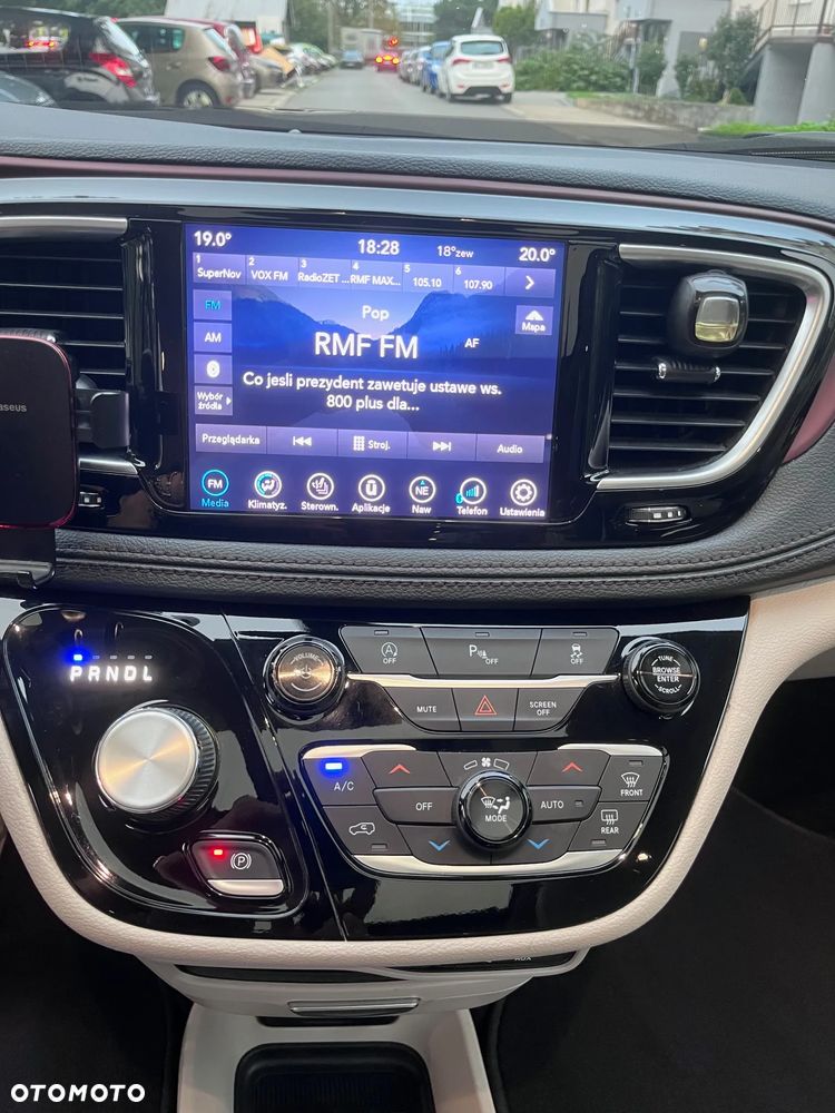 Chrysler Pacifica - 7