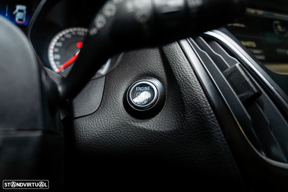 Ford Focus 2.0 EcoBoost ST c/ Pack Pele Desportiva - 23