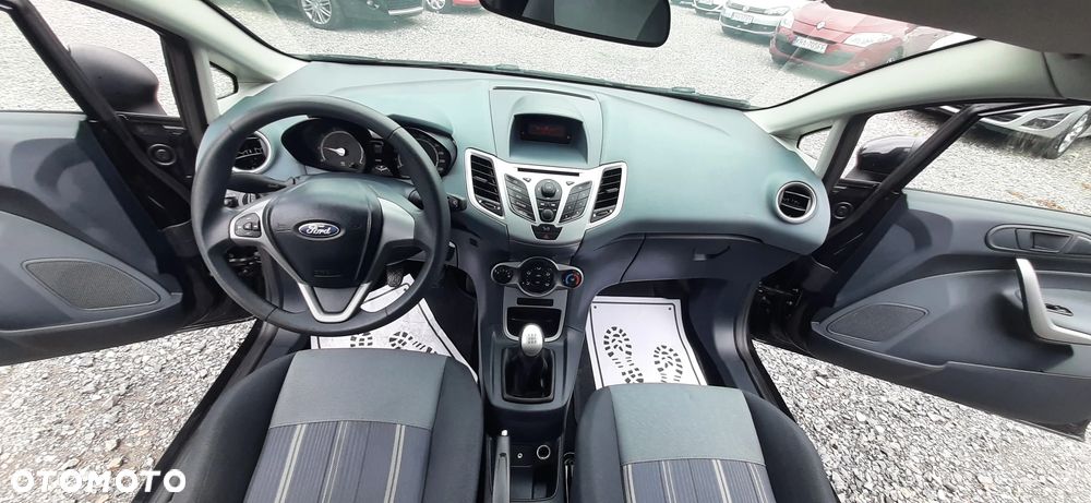 Ford Fiesta - 32