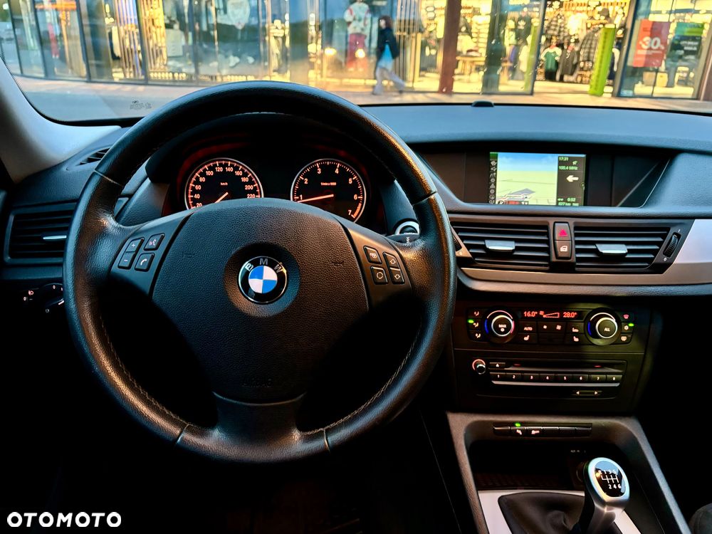 BMW X1 sDrive18i - 18