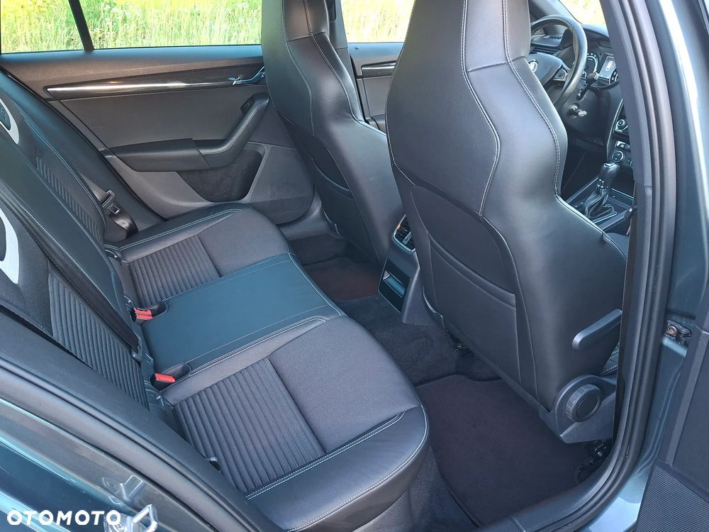 Skoda Octavia 2.0 TDI DSG RS - 23