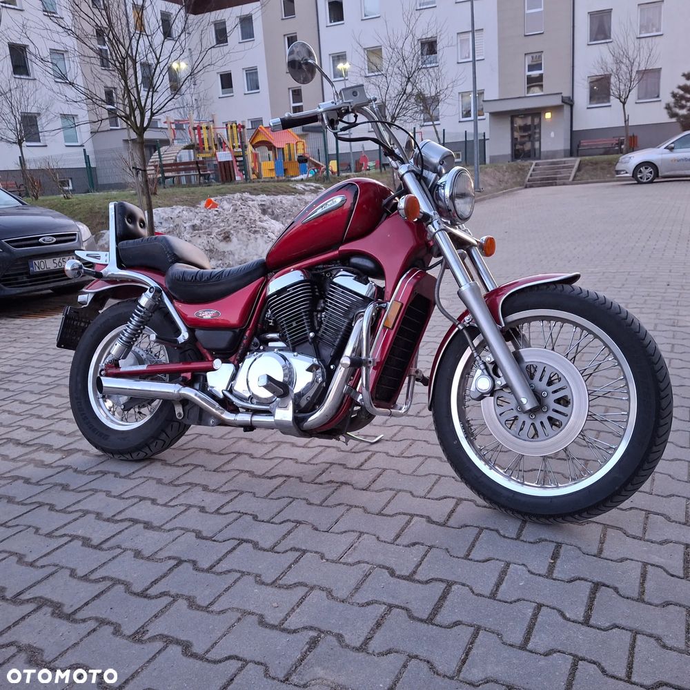 Suzuki Intruder - 3
