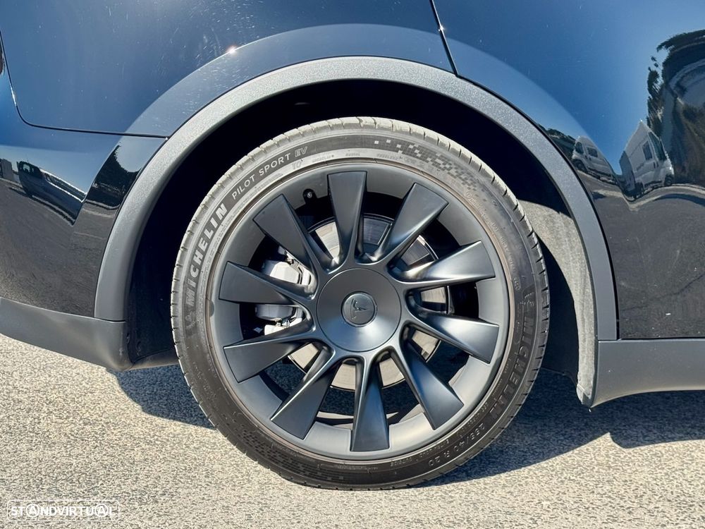 Tesla Model Y Long-Range RWD - 10