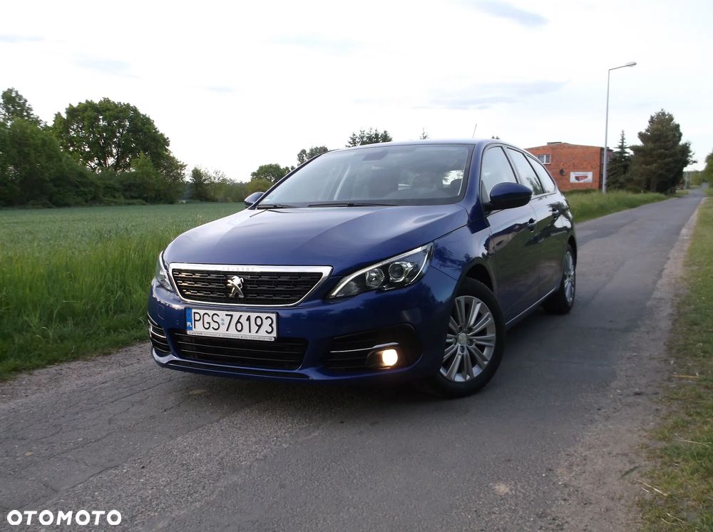 Peugeot 308 PureTech 130 GPF EAT8 Stop & Start Active Business-Paket - 1