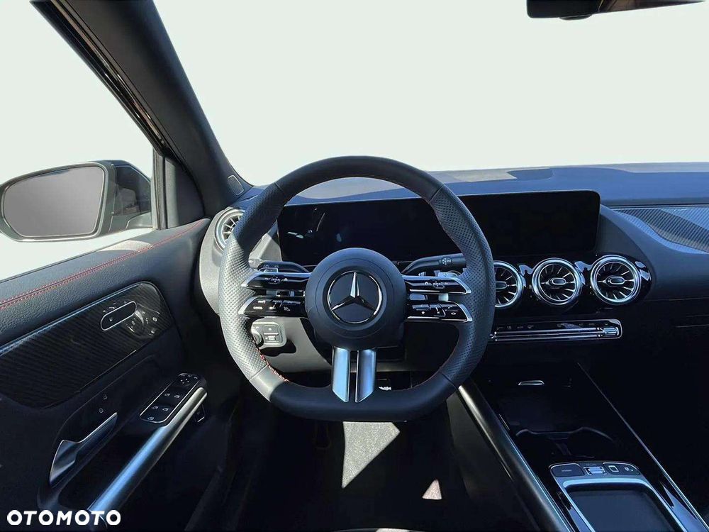 Mercedes-Benz GLA 200 AMG Line - 11