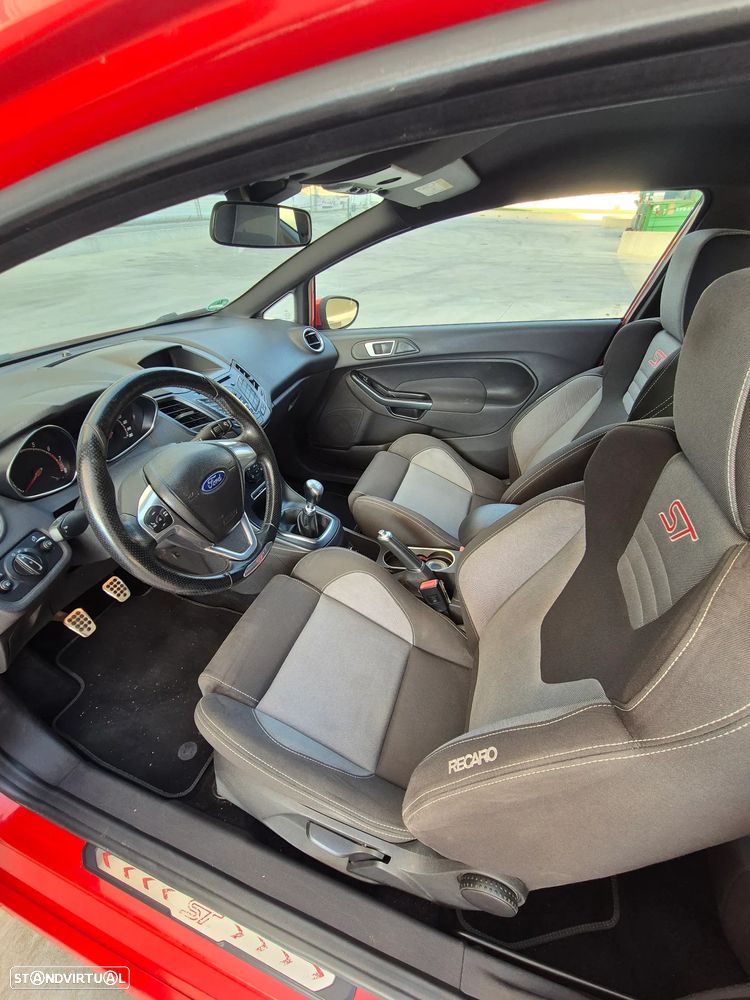 Ford Fiesta 1.6 EcoBoost c/ Pack Pele Desportiva ST - 11