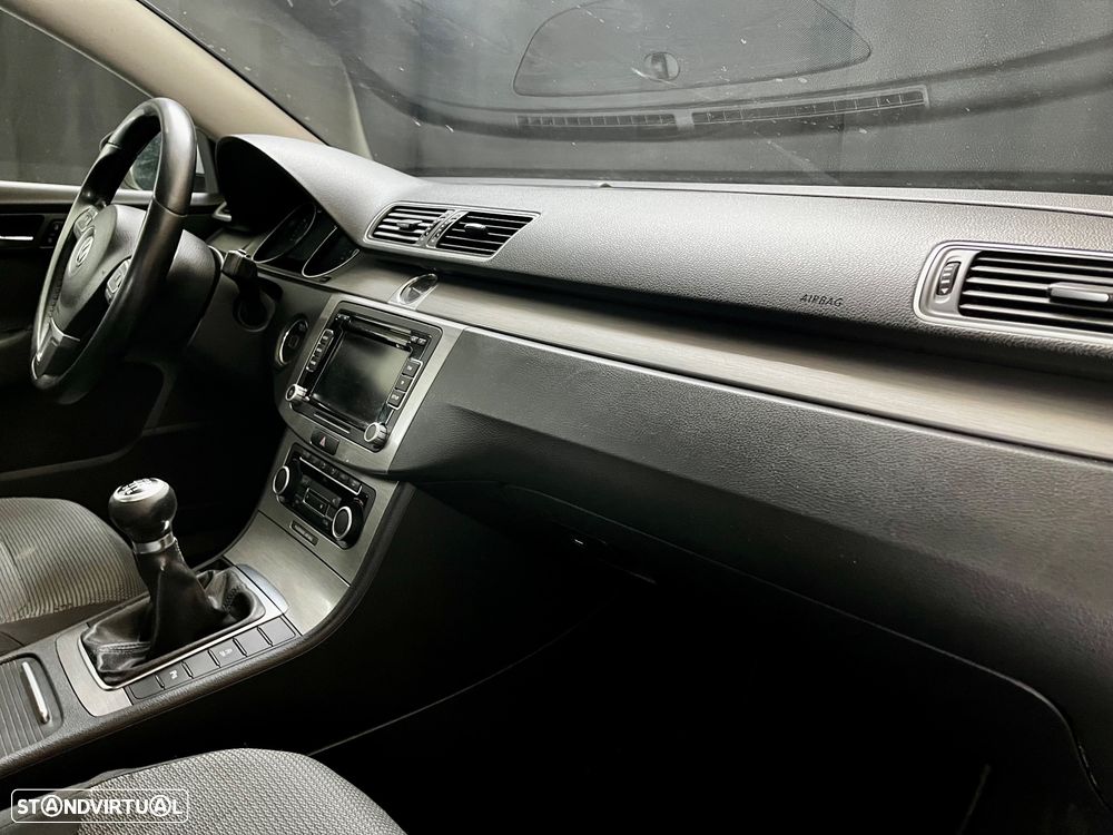 VW Passat 1.6 TDI Confortline - 11