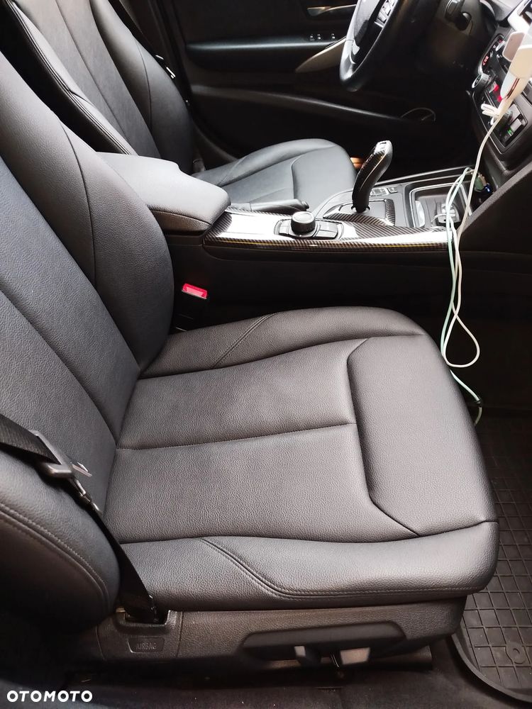 BMW Seria 3 320i Luxury Line - 20