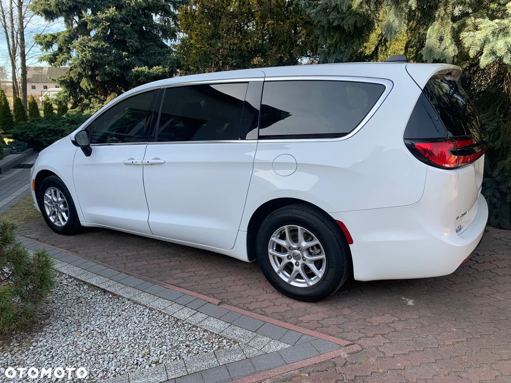 Chrysler Pacifica - 5