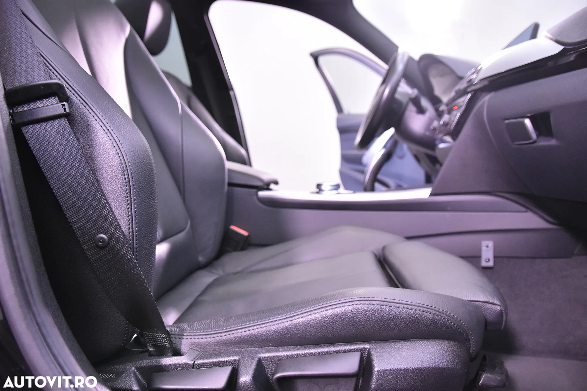 BMW Seria 3 318i Touring Aut. M Sport - 11