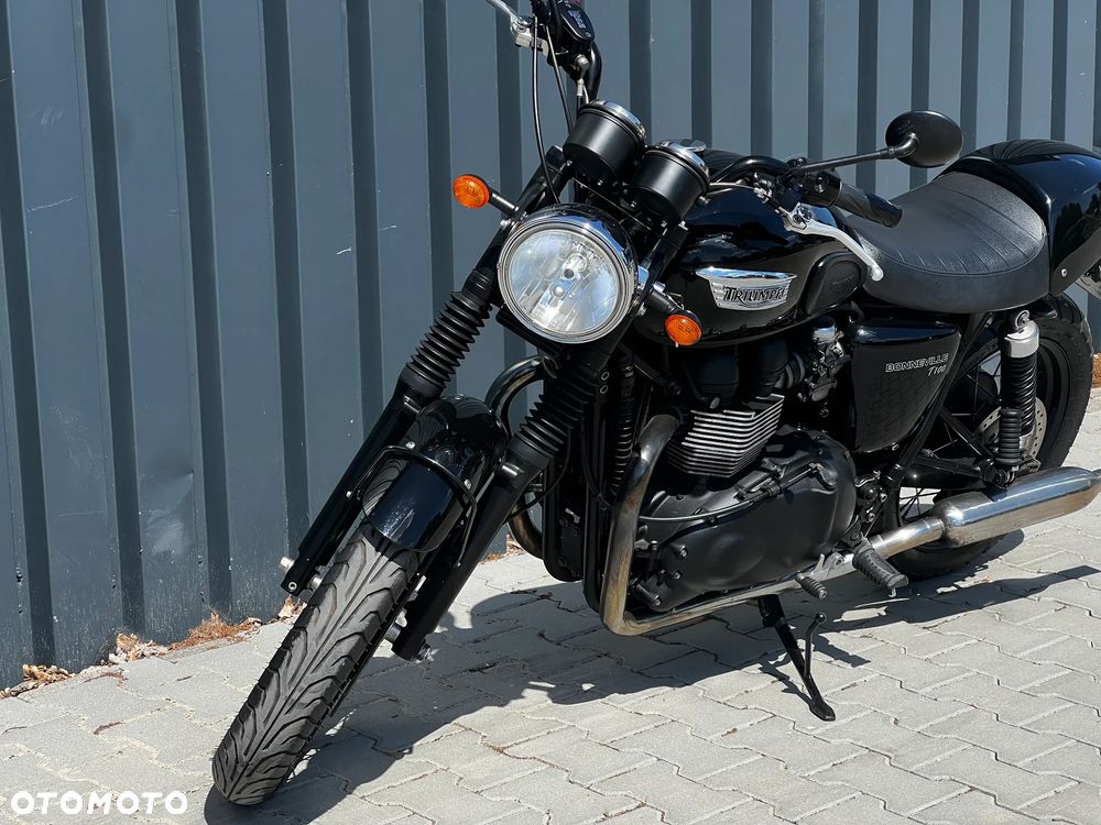 Triumph Bonneville - 11