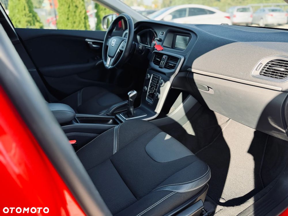 Volvo V40 T2 Momentum - 19