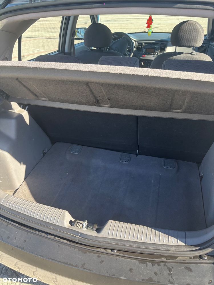 Kia Rio - 9