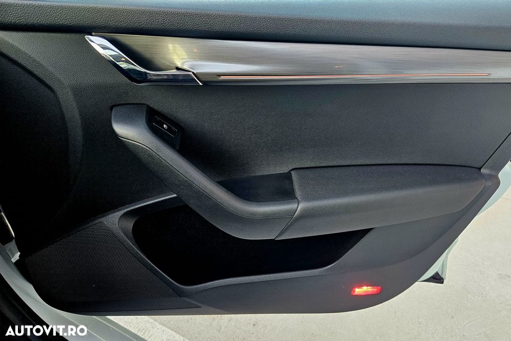 Skoda Octavia 1.6 TDI DSG Style - 19