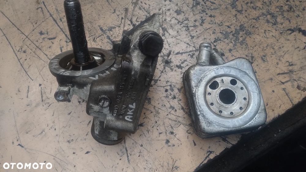 VW SEAT SKODA AUDI 1,6 8V AKL podstawa filtra oleju 06A11547 CHŁODNICA - 1