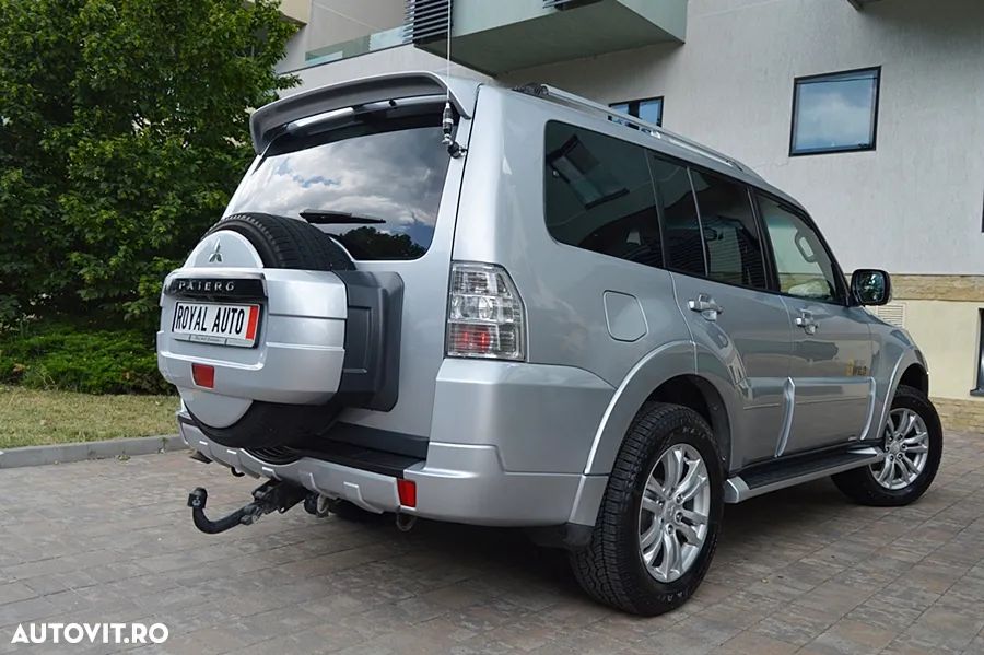 Mitsubishi Pajero - 16