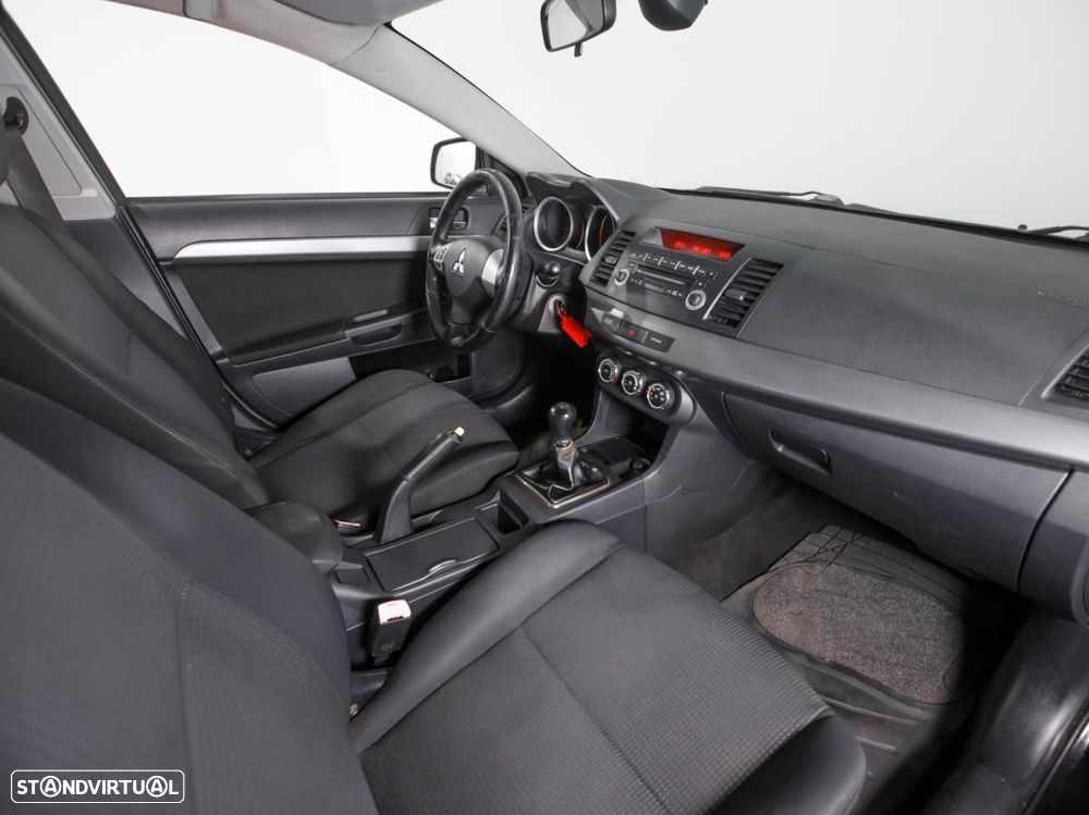 Mitsubishi Lancer - 10