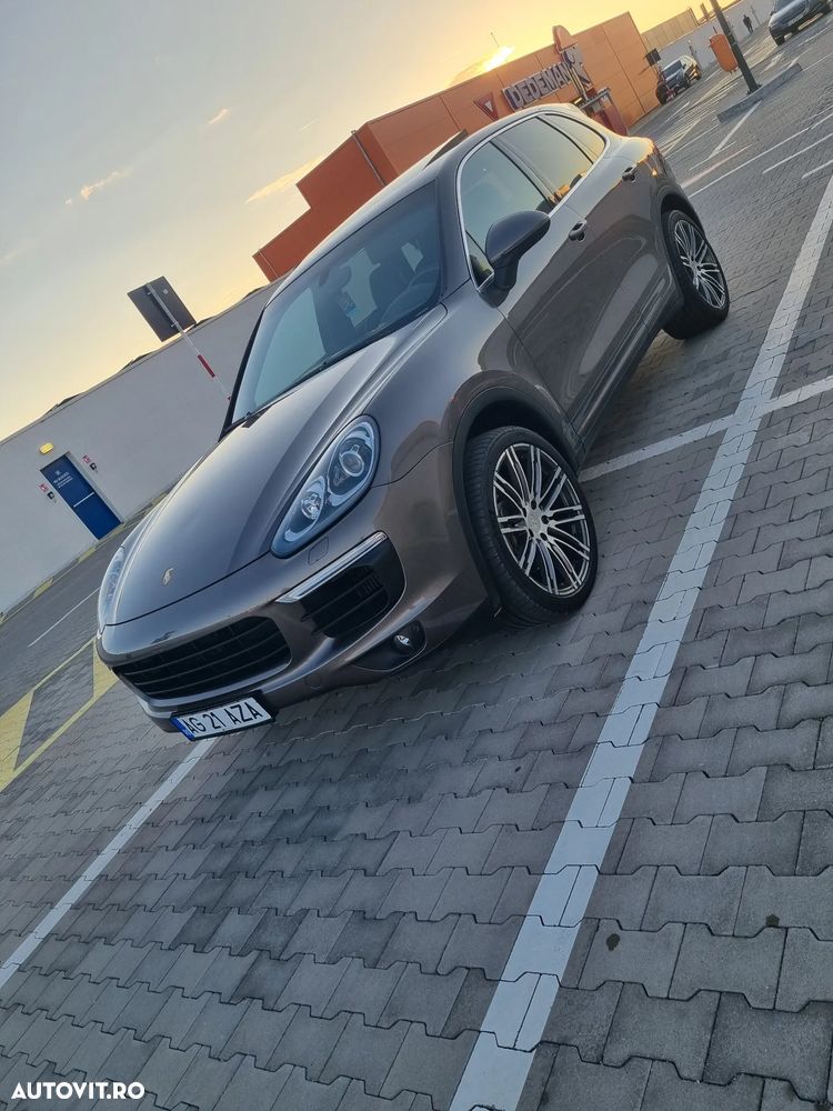 Porsche Cayenne 3.0 L - 4