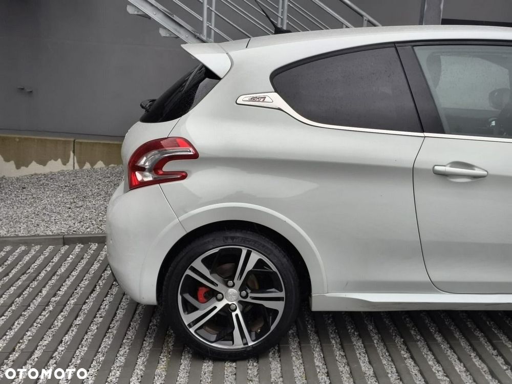Peugeot 208 - 16