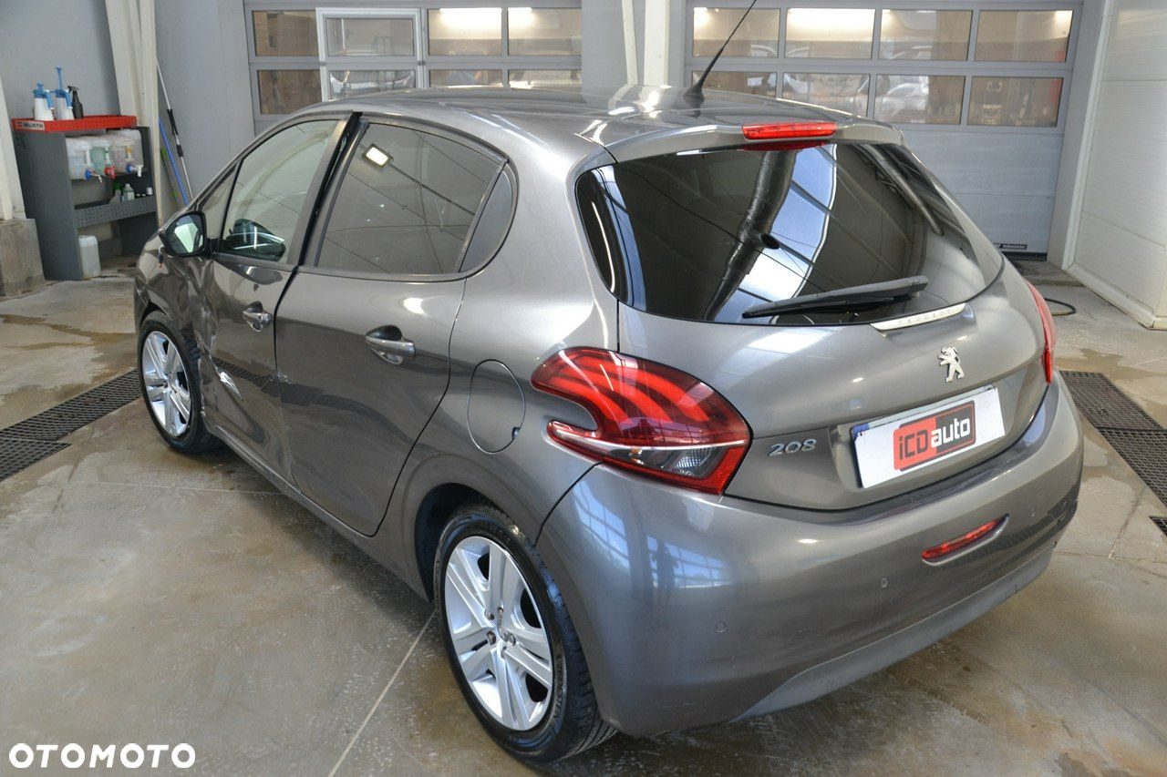 Peugeot 208 - 5