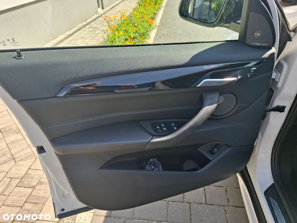 BMW X1 sDrive18d Sport Line - 16