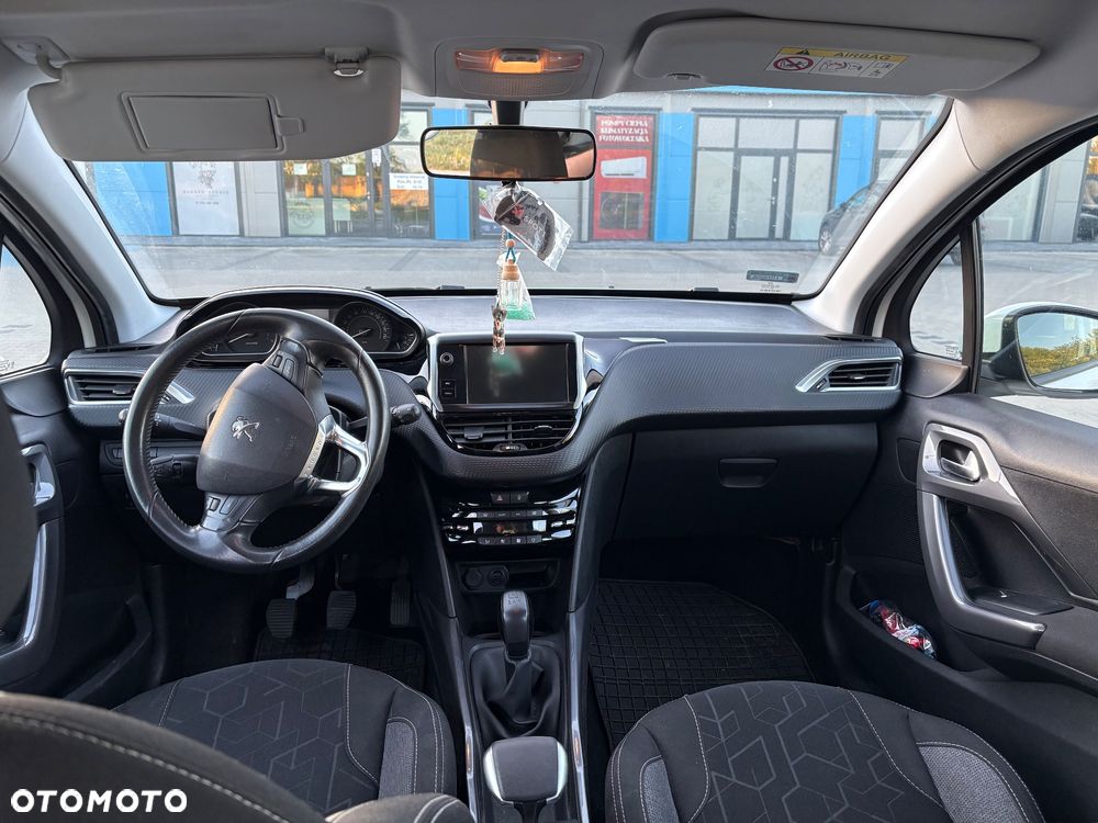 Peugeot 2008 1.2 Pure Tech Style - 10