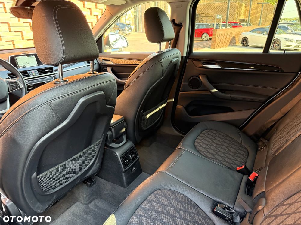 BMW X1 xDrive18d xLine - 11
