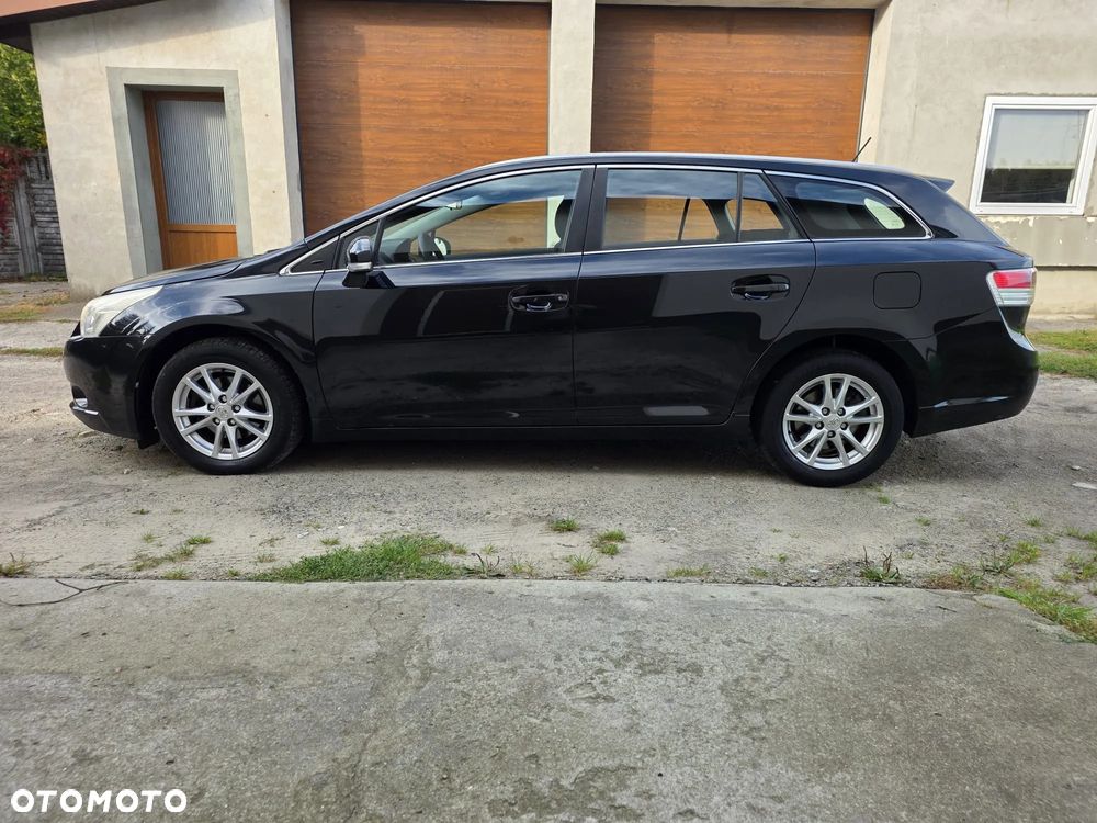 Toyota Avensis 2.0 D-4D Sol Premium - 3