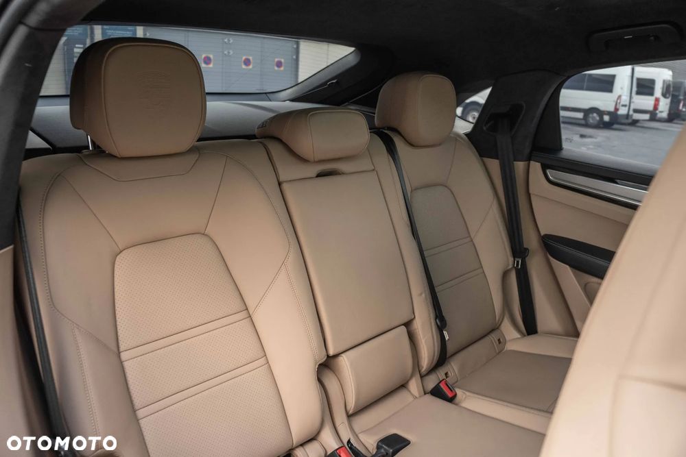 Porsche Cayenne - 22