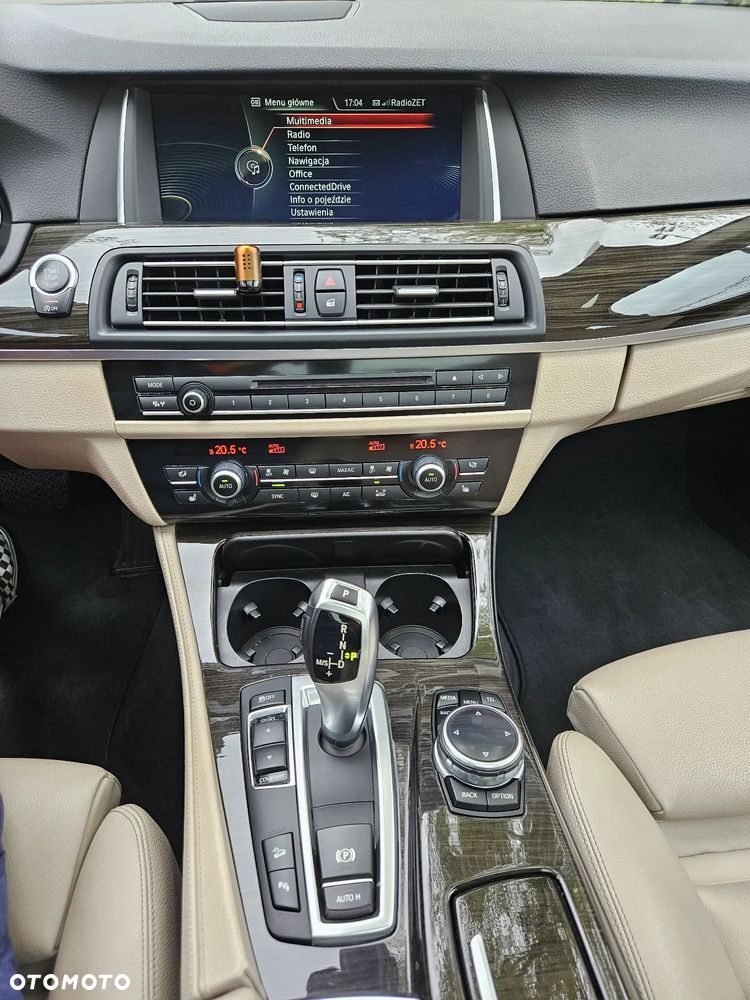 BMW Seria 5 525d xDrive - 10