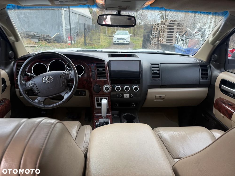 Toyota Sequoia - 11