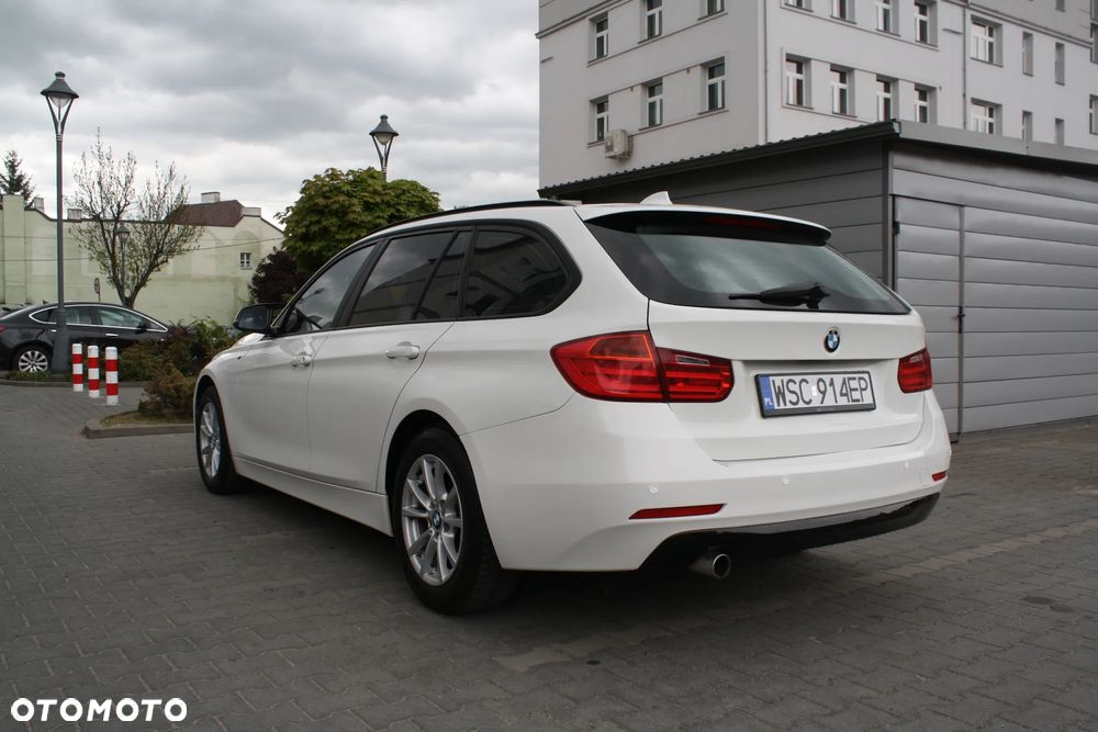 BMW Seria 3 318d Sport Line - 10