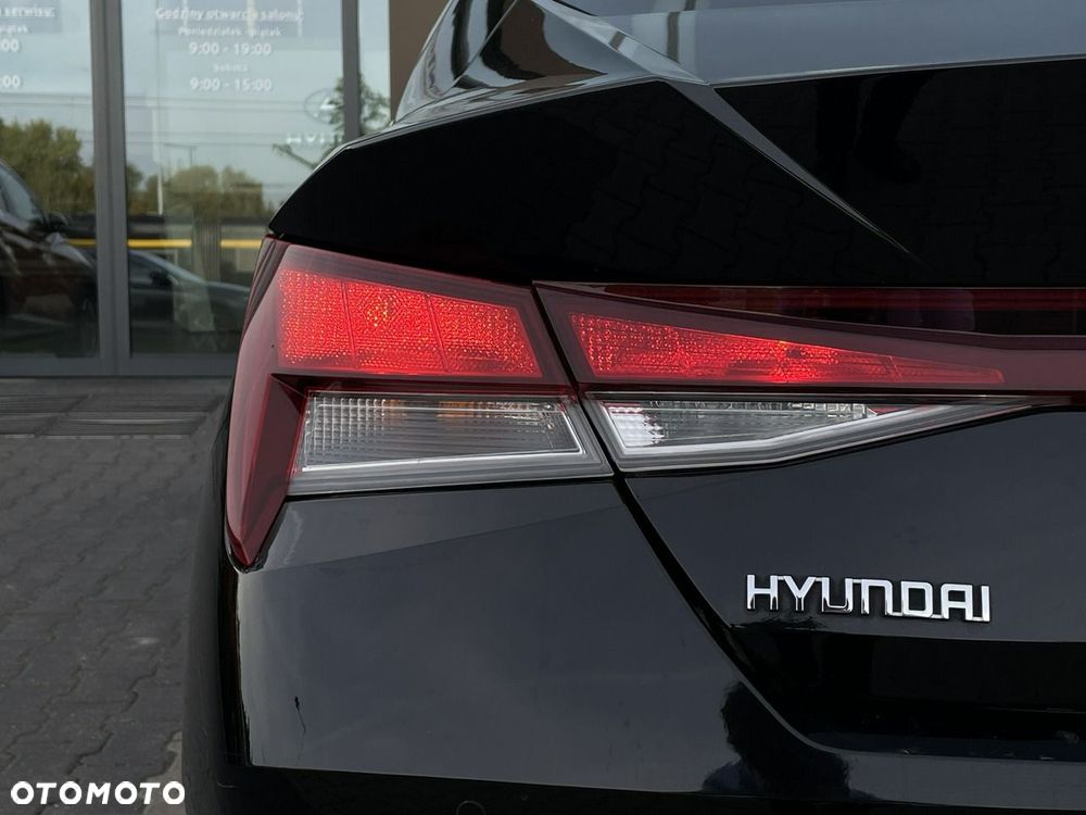 Hyundai Elantra - 11
