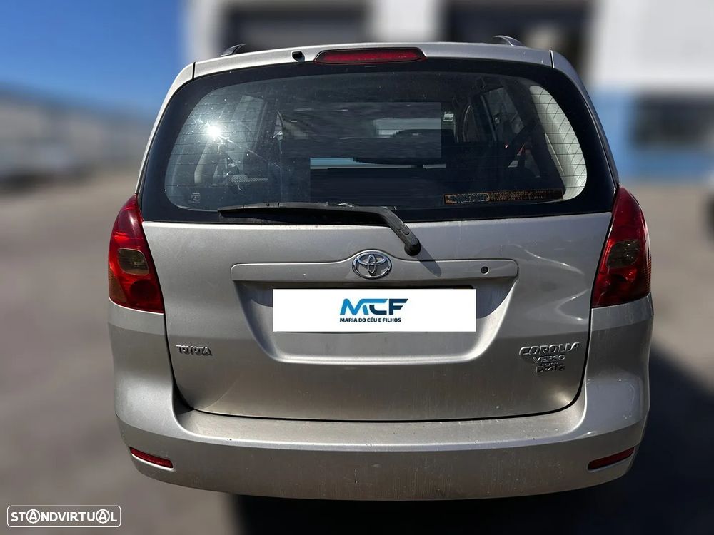 Toyota Corolla Verso E12 2.0 D-4D de 2002 para peças - 2
