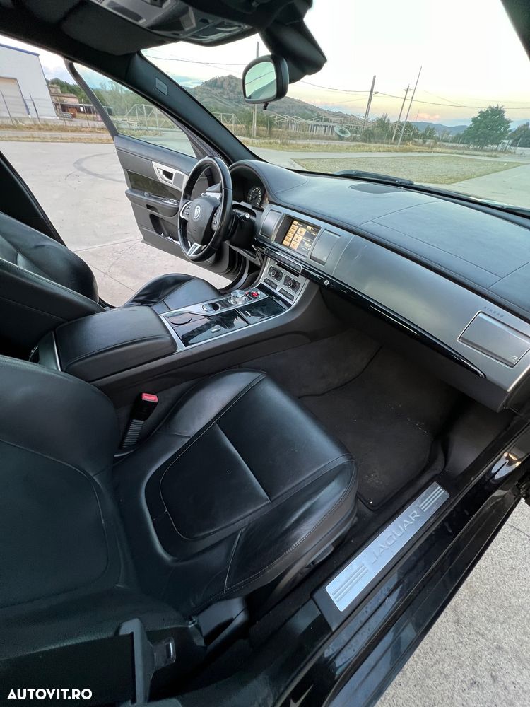 Jaguar XF 2.2D - 16