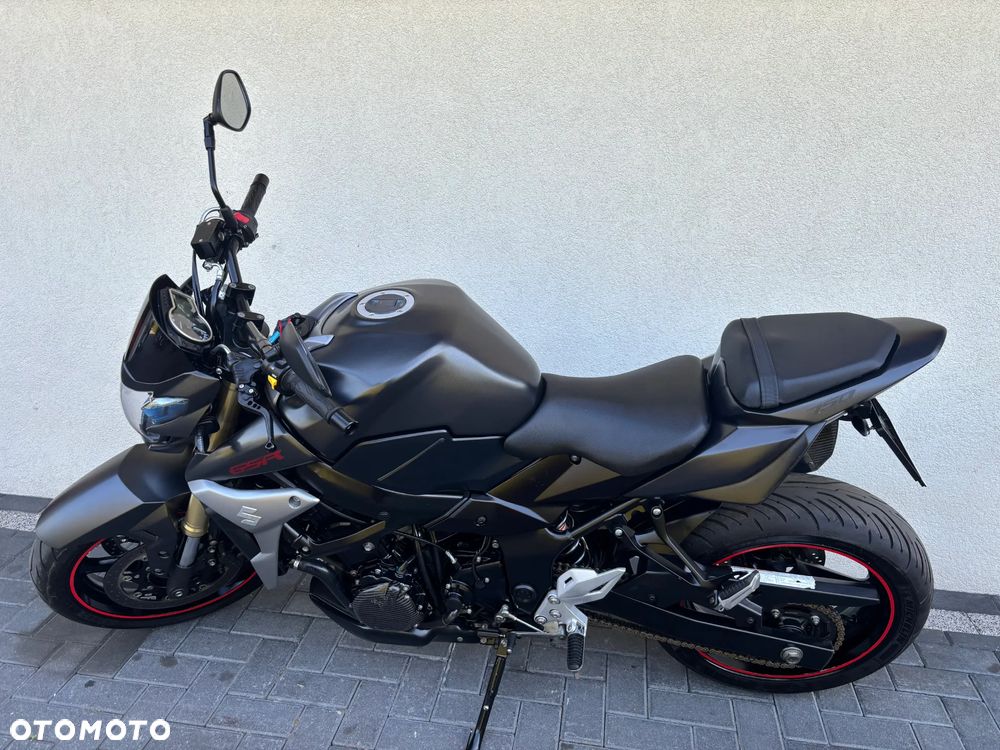 Suzuki GSR - 5