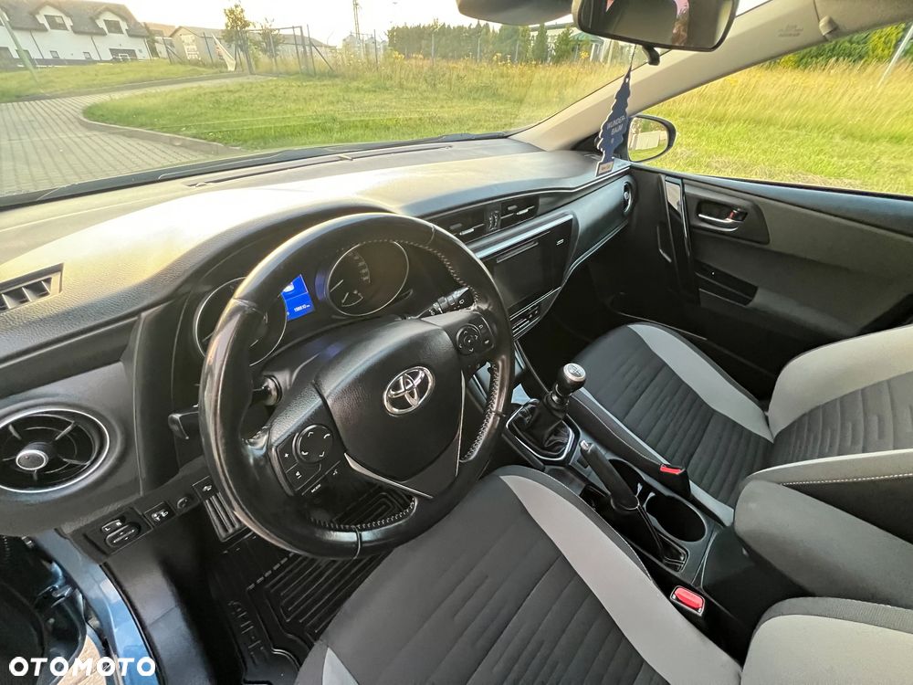 Toyota Auris - 11