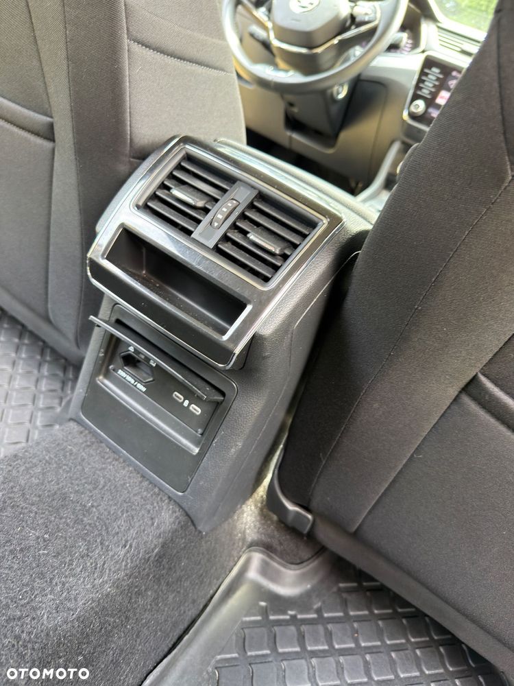 Skoda Superb 2.0 TDI DSG Ambition - 25