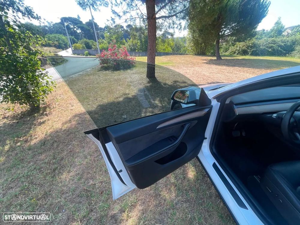 Tesla Model Y Long Range Dual Motor AWD — fotografia 7