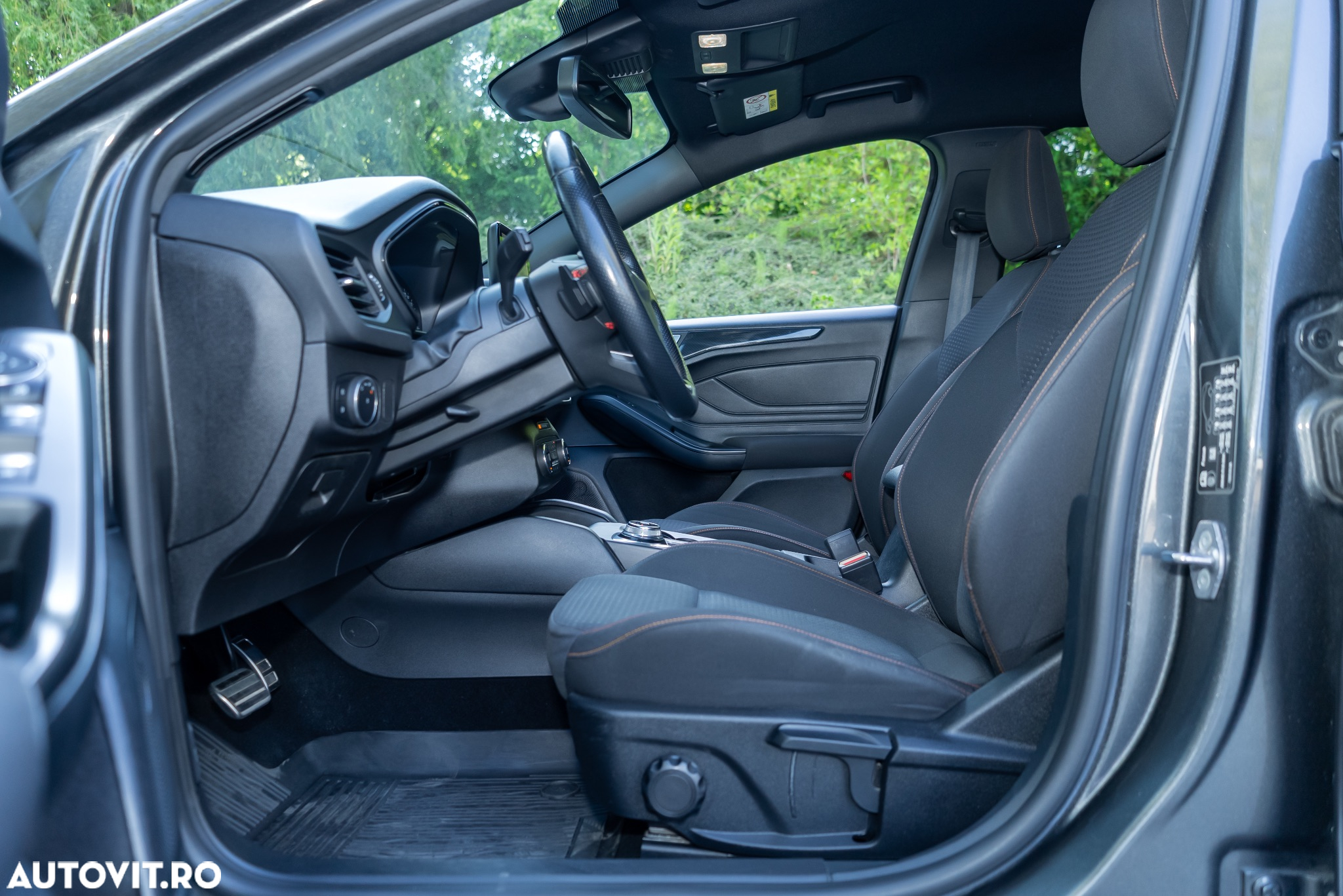 Ford Focus Turnier 1.5 EcoBlue Start-Stopp-System Aut. ST-LINE STYLE - 14