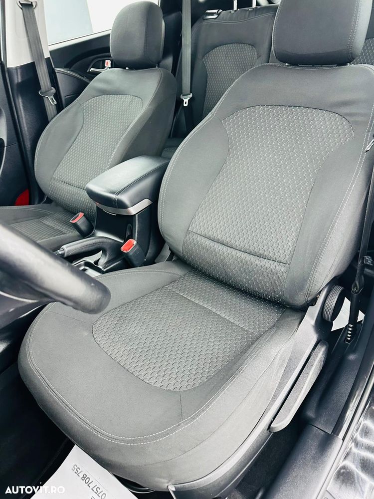 Hyundai ix35 1.7 CRDI 2WD blue Finale Silver - 20