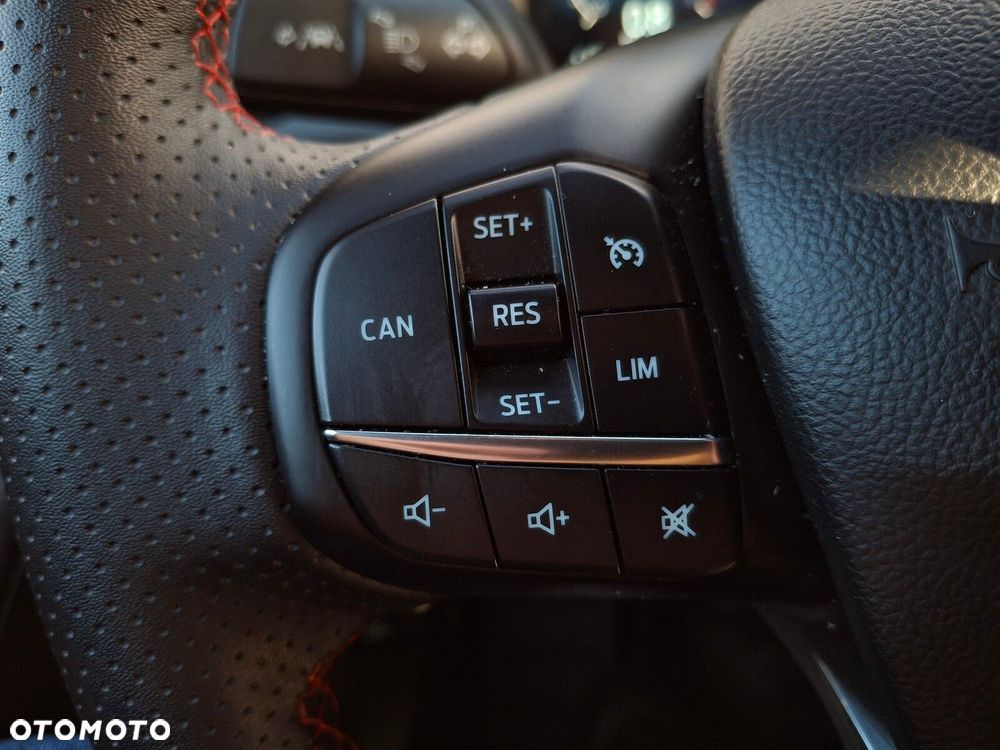 Ford Focus 1.0 EcoBoost mHEV ST-Line X - 12